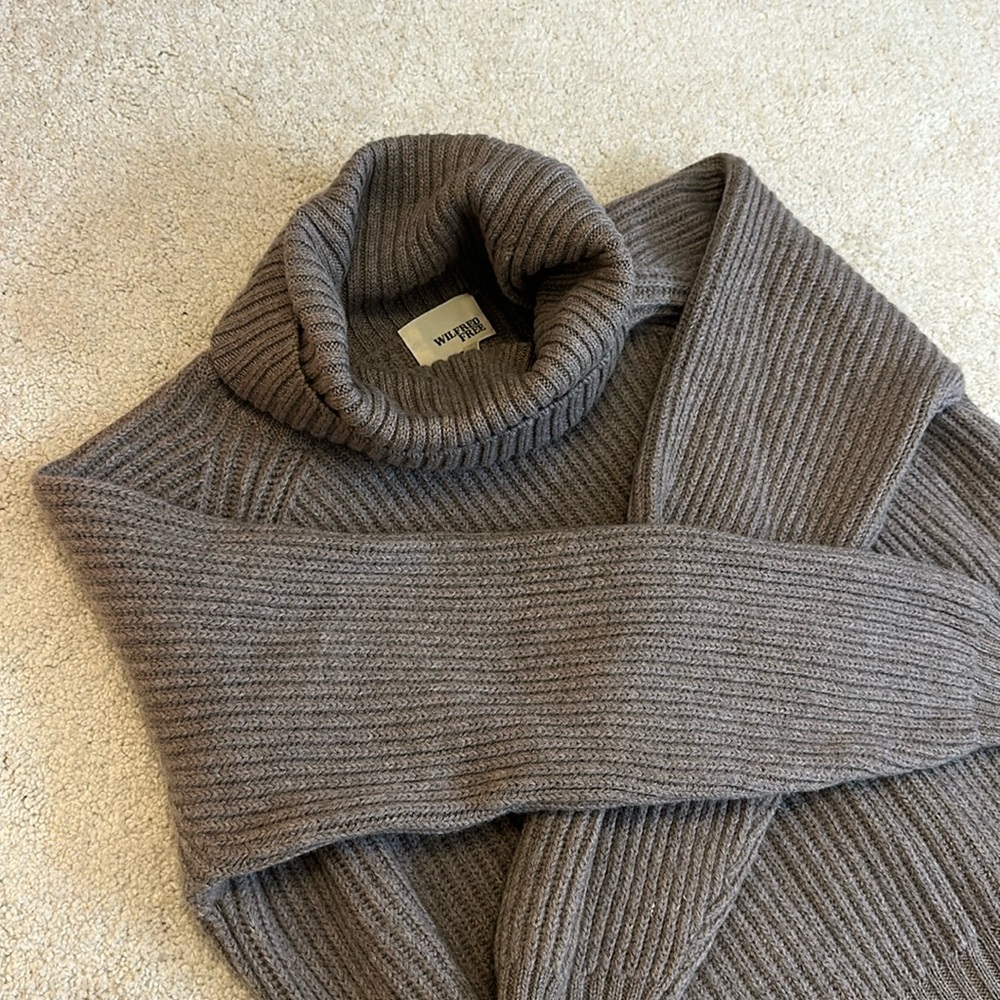 Aritzia Wilfred Free Lin Sweater 100% Merino Wool taupe Sz XS Made in Italy